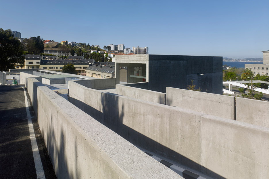 Parking_Maternity-Hospital-and-the-Oncologic-Center-of-Galicia_Diaz-y-Diaz-Arquitectos_dezeen_936_6