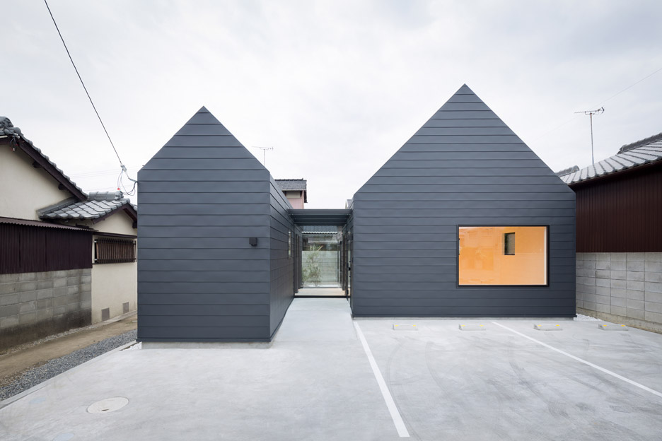 Sanjo Hokusei Community Center by Yasunari Tsukada Design