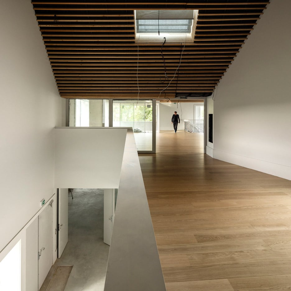 Helderly Hall in Bievres by Marchi Architectes