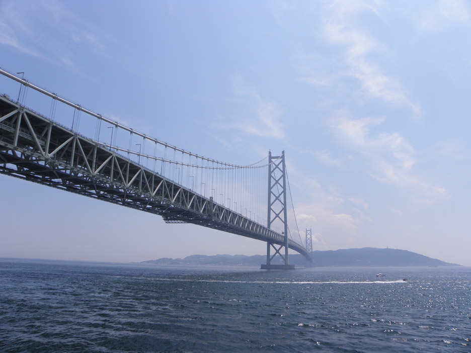 Akashi Kaikyō Bridge by Satoshi Kashima