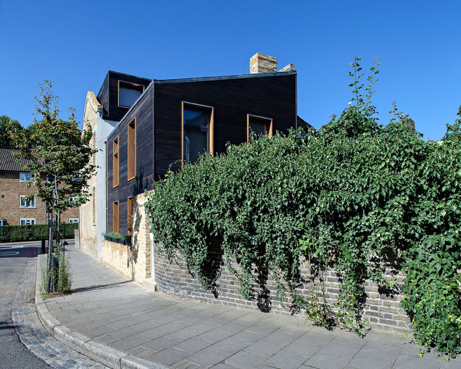Kenworthy-Road_house-extension_Chris-Dyson-Architects_East-London_charred-cedar_dezeen_936_12