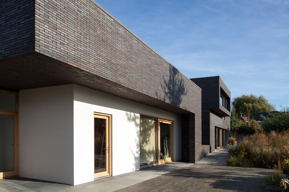 Bekkering Adams adds concrete extension to a traditional Dutch toll house