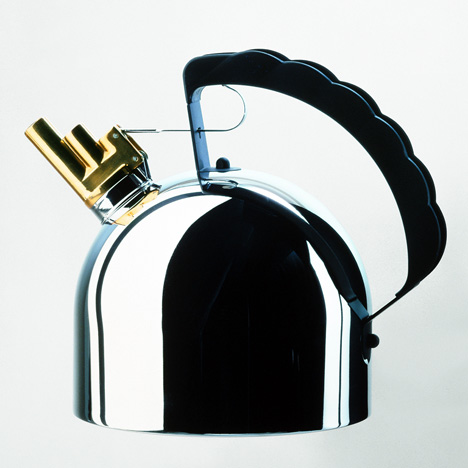 Sapper's 9091 kettle for Alessi, 1983