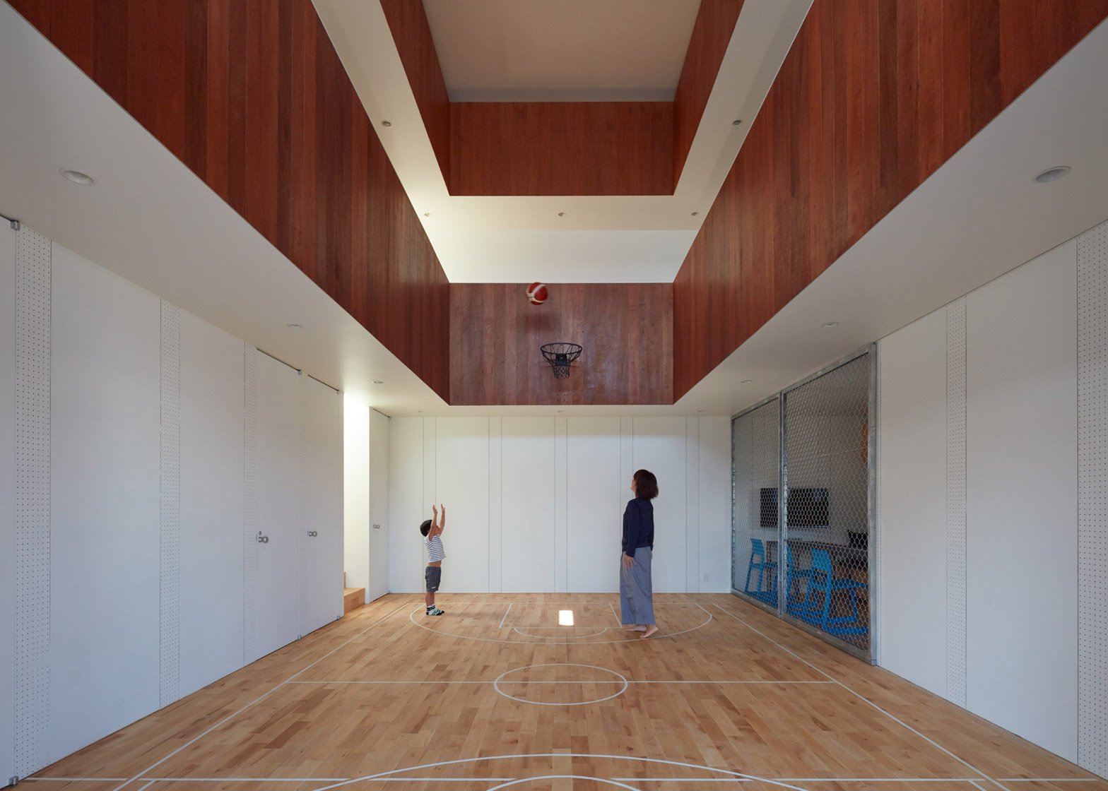 Koizumi Sekkei Designs House In Japan With Basketball Court At Its