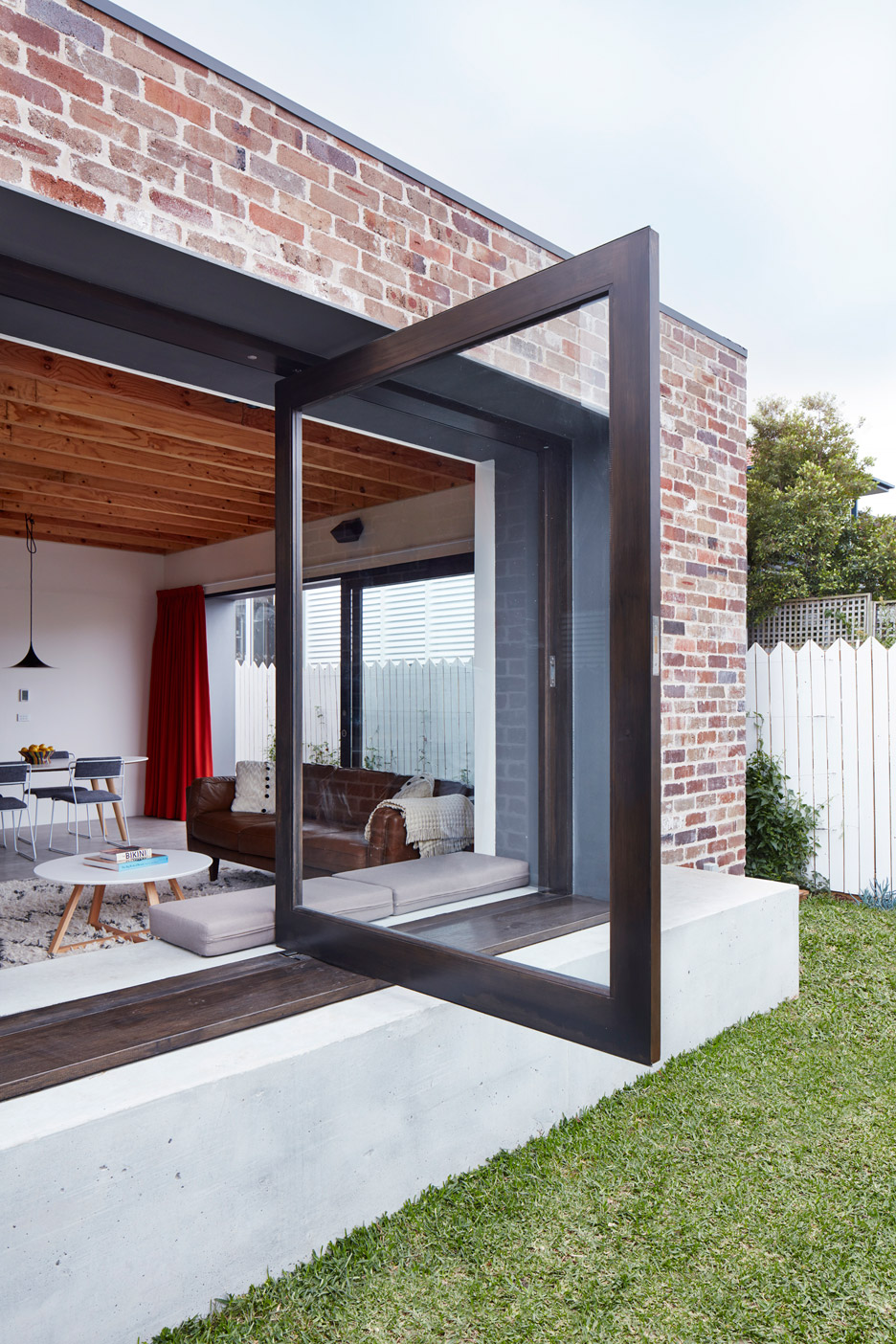 Maroubra House by THOSE Architects