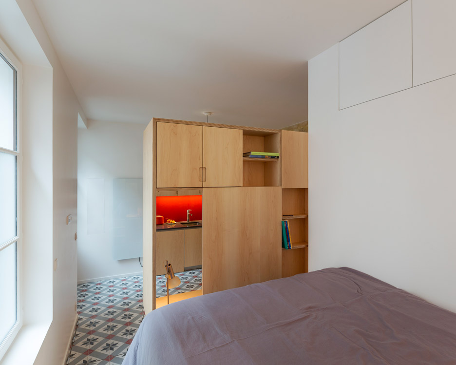 One-room flat in Paris by Anne Rolland Architecte