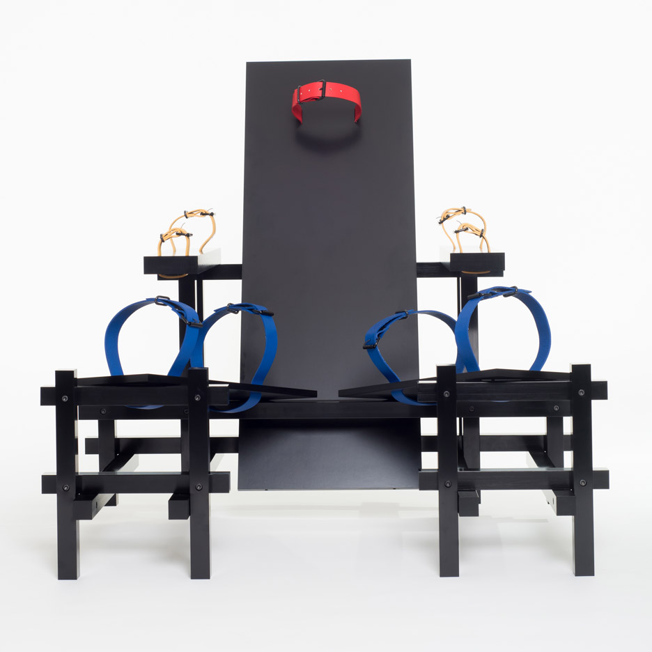 Inflateable bondage chair