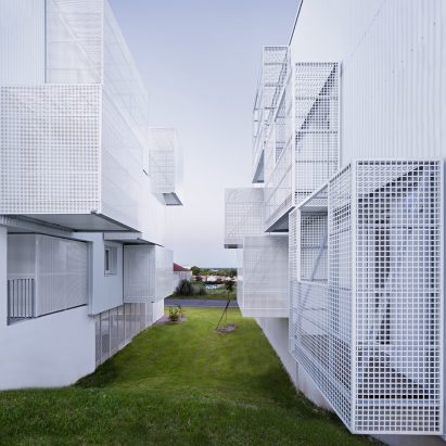 10 housing projects that make bold use of balconies