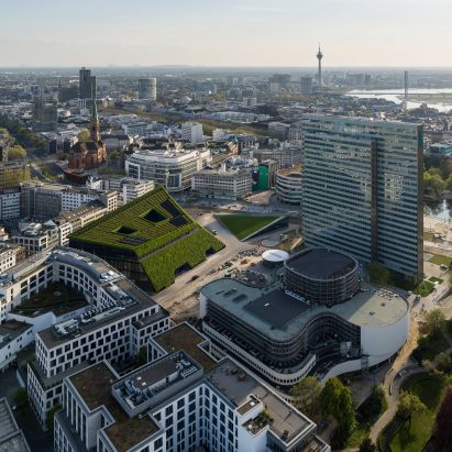 Ingenhoven Architects wraps Düsseldorf office with five miles of hedges to create Europe's largest green facade