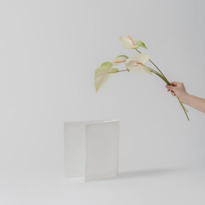 Alyssa.Marcela uses paper to create Peel Vase Series for flowers