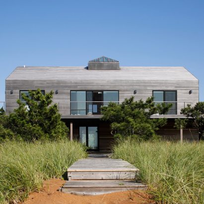 Greyed wood clads renovated Montauk beach house by Desciencelab