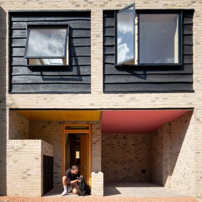Cottrell and Vermeulen Architecture inserts brick and timber mews house into south London lane