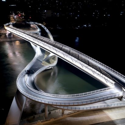 Wuchazi Bridge creates "infinite meandering path" over river in Chengdu