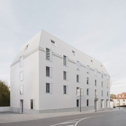 Von M clads Hotel Bauhofstrasse in white fibre-cement shingles