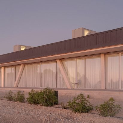 Emergentes Architectures Sàrl creates trapezoidal beach house on Chilean coast