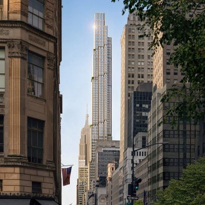 "Beaux-arts" supertall skyscraper by KPF tops out in Manhattan