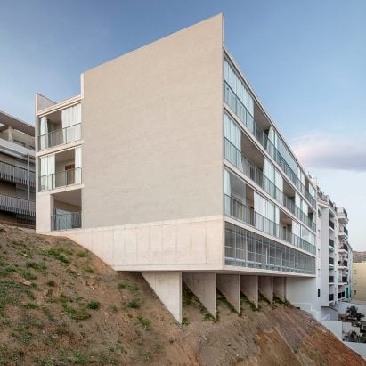 DataAE and Xavier Vendrell balance Barcelona housing block on steep site