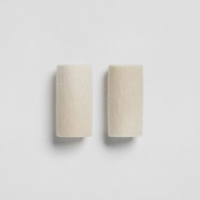 Gob creates single&use mycelium earplugs designed to "feed the soil" after use