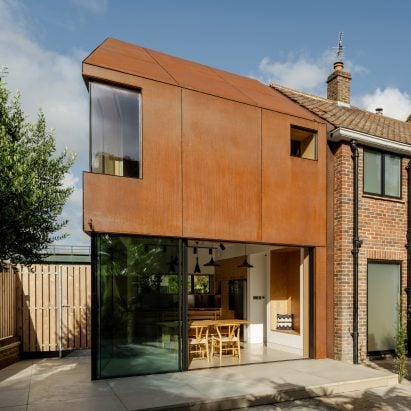 Studio on the Rye encases Rusty House in London with "seamless" Corten steel