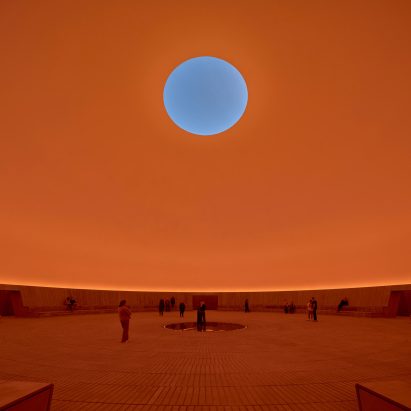 Legendární americký umělec James Turrell postavil v Aarhisu podzemní chrám oblohy