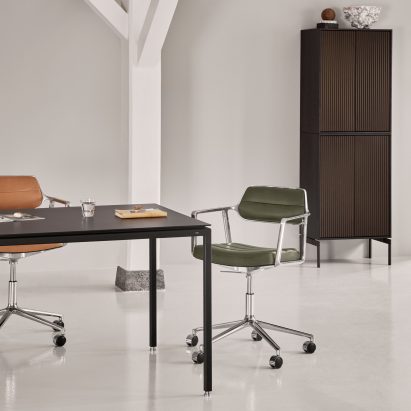 Vipp453 Swivel chair by Vipp