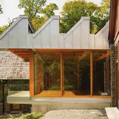 Schemata Architects restores guesthouse nestled in ancient Irish rainforest