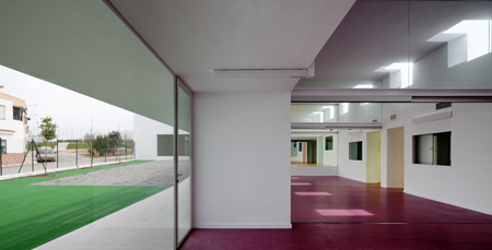 Educational Centre by Alejandro Muñoz Miranda