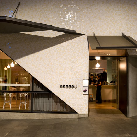 Roslyn Street Bar and Restaurant by Durbach Block Architects