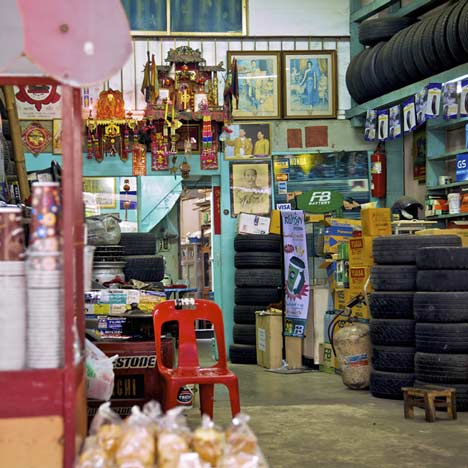 Shophouses – 4 x 8 m Bangkok by Peter Nitsch