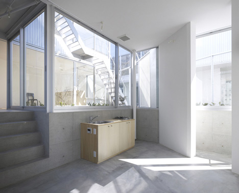 Apartment in Kamitakada by Takeshi Yamagata Architects