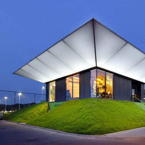 Sports Pavillion by MoederscheimMoonen Architects