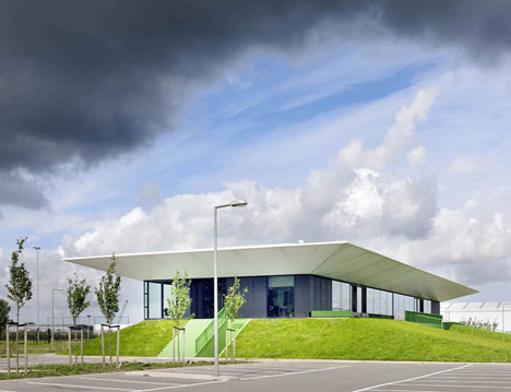 Sports Pavillion by MoederscheimMoonen Architects 