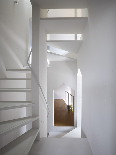 House in Fukawa by Suppose Design Office