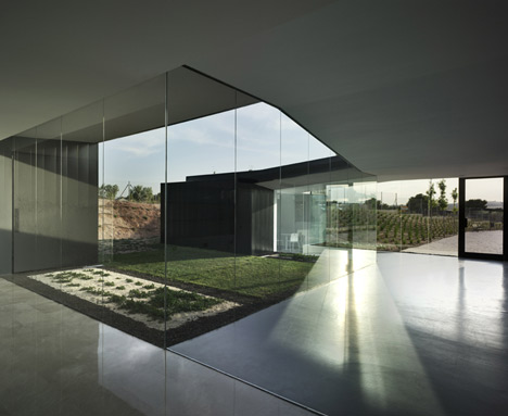 Funeral Home and Garden in Pinoso by Cor