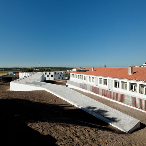 House for elderly people by Aires Mateus Arquitectos