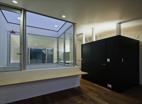 Lift by Apollo Architects ＆ Associates