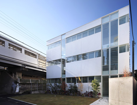 Office building by Takeshi Hosaka Architects