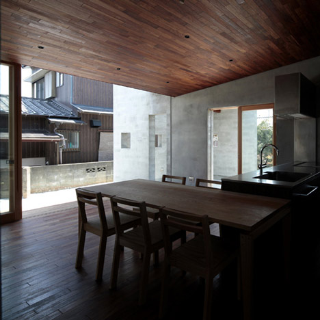 House with a wall by MasaoYahagi Architects