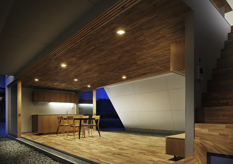 House of Wakayama by Yoshio Oono Architect & Associates