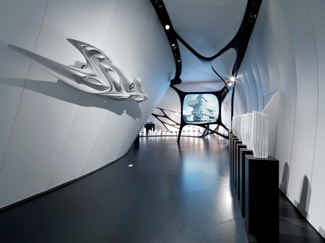 Une Architecture at the Mobile Art Pavilion by Zaha Hadid