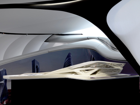 Une Architecture at the Mobile Art Pavilion by Zaha Hadid