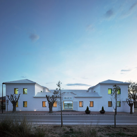 Music Hall and House in Algueña by Cor & Asociados