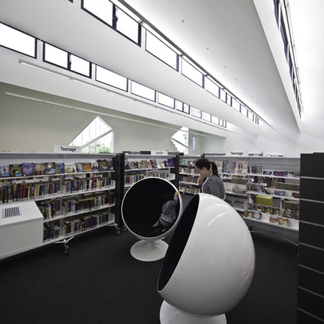 Avondale Heights Library & Learning Centre by H2o Architects