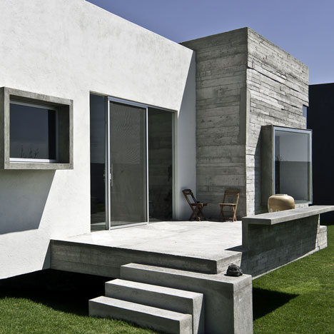 House for two artists by m + n arquitectos and Patricia Perera