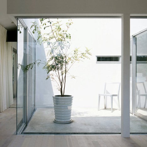 Izukougen House by Atelier Shinya Miura