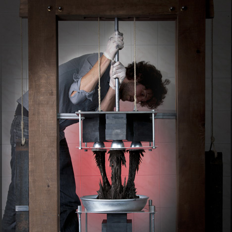 Gravity stool by Jólan van der Wiel wins [D3] Contest at imm cologne