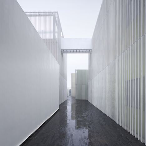 Qingpu Youth Centre by Atelier Deshaus
