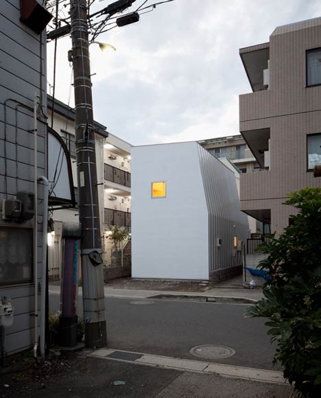 House in Motoyawata by Naya Architects
