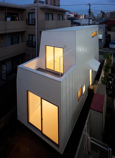 House in Motoyawata by Naya Architects