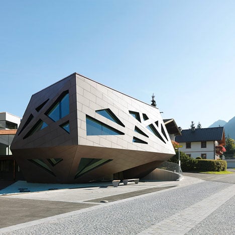 Community Centre in Tyrol by Machné Architekten